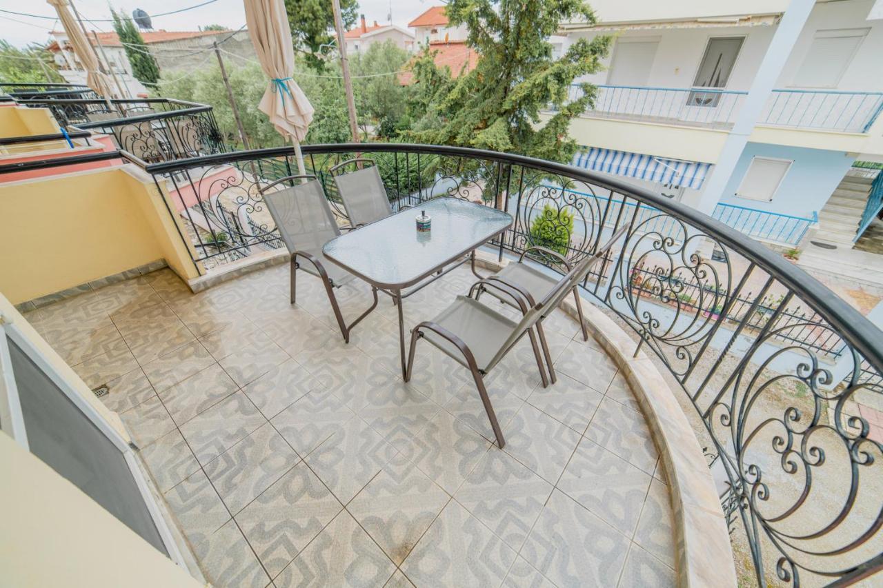 Family Resort 1 Ofrinion Ngoại thất bức ảnh