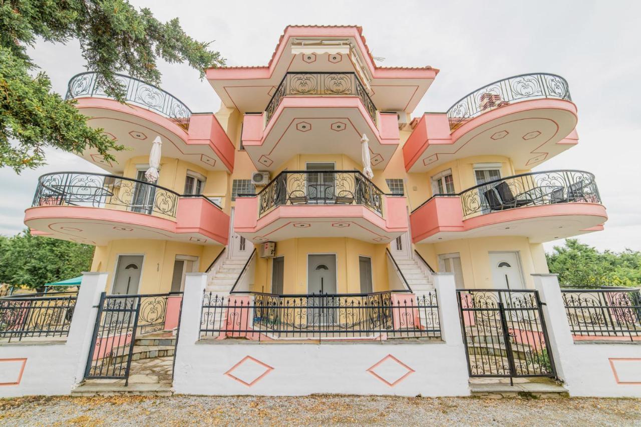 Family Resort 1 Ofrinion Ngoại thất bức ảnh